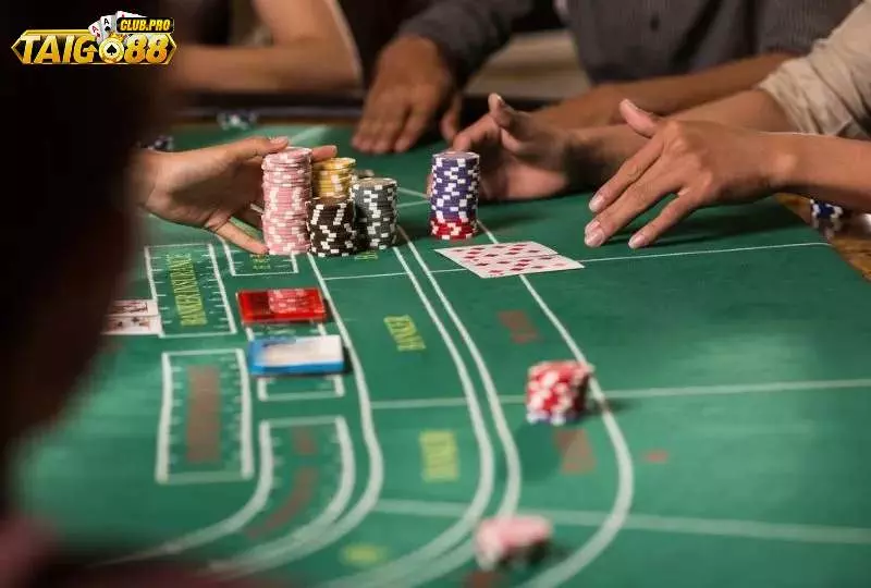 Tựa game bài Baccarat sử dụng bộ 52 lá đơn giản và dễ hiểu